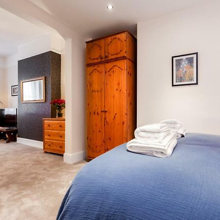Gorgeous Town Centre Apt With Courtyard Garden Bournemouth Exterior foto